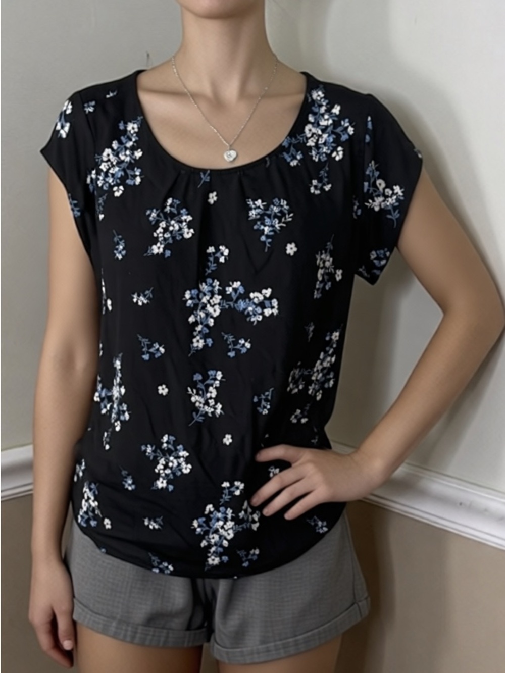 NWT 41 Hawthorn Black Floral Short-Sleeve Blouse with Blossoms